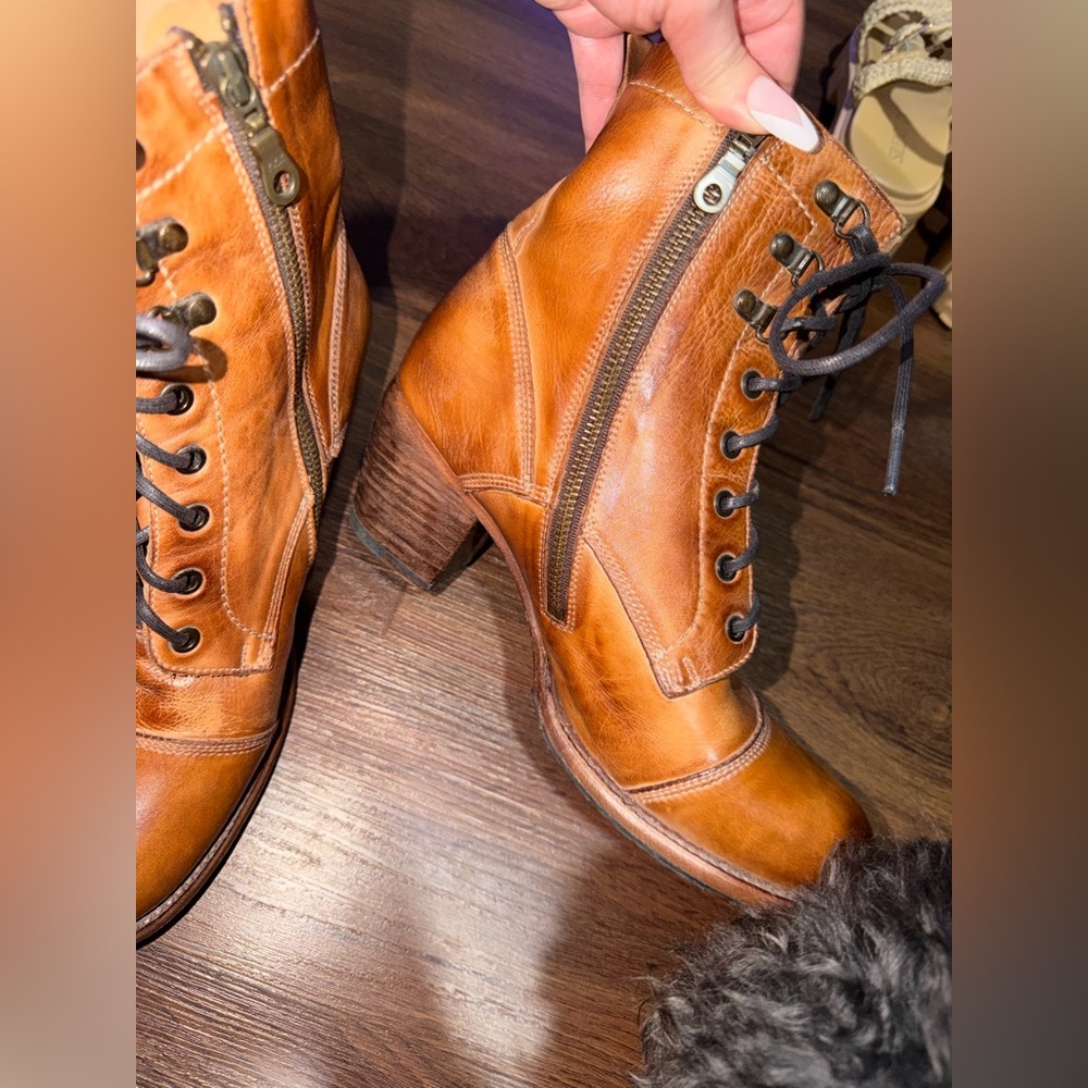 JUDGEMENT BEDSTU .TAN
RUSTIC
$310.00 leather spring ankle boot BoHo western - Picture 8 of 10